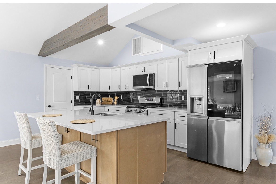 Kitchen with island and vaulted ceiling
