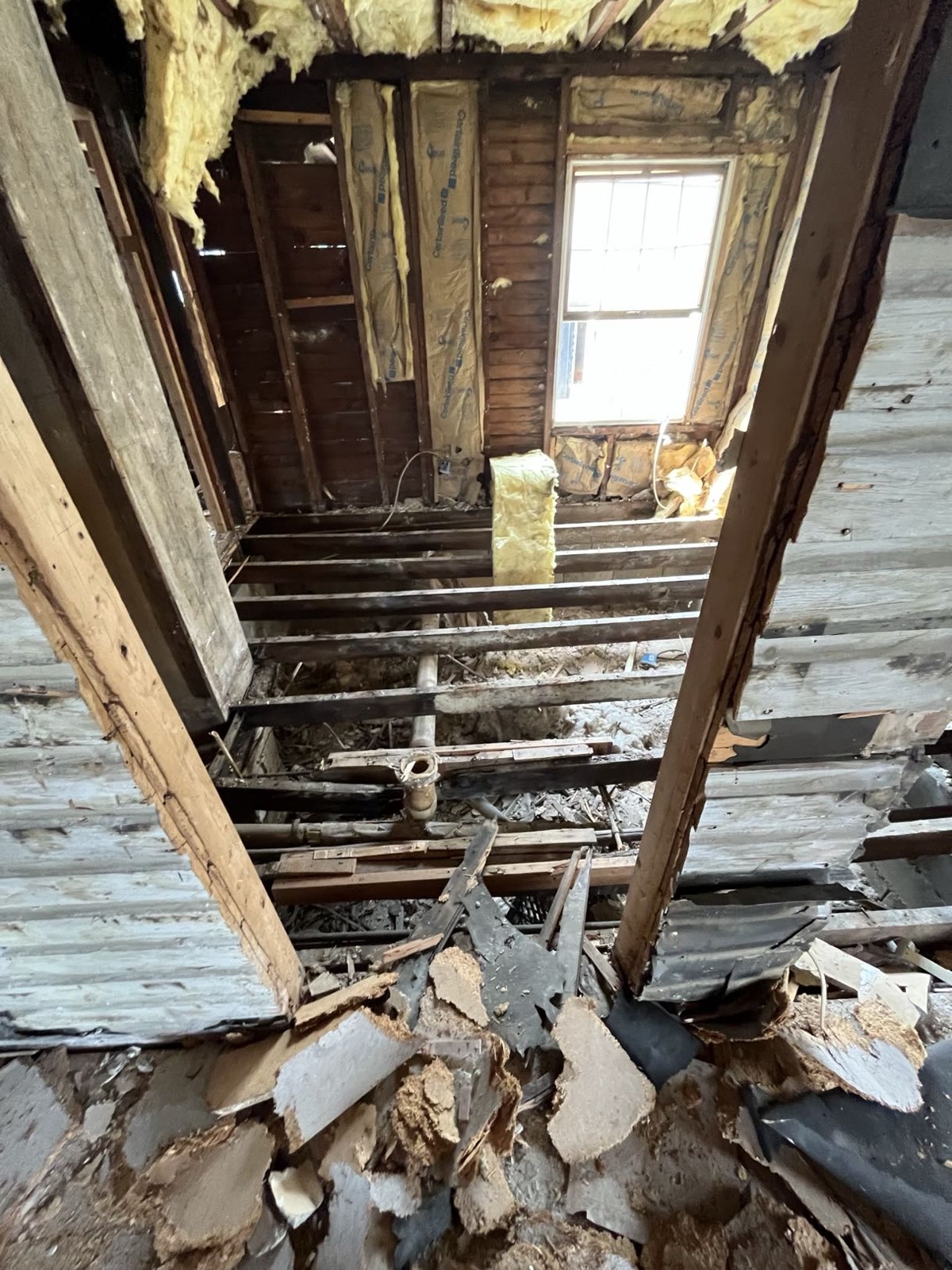 Floor joists exposed